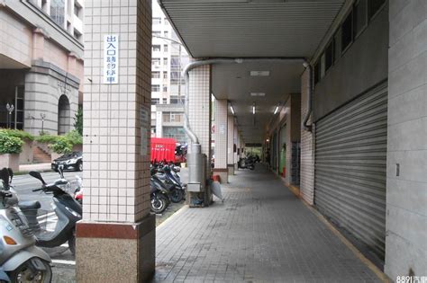 住家騎樓可以停車嗎|騎樓為什麼不能停車 警方報給你知